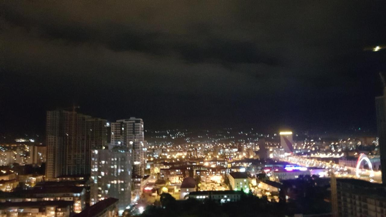 Apartment In Front Of Mcdonald'S Batumi Bagian luar foto