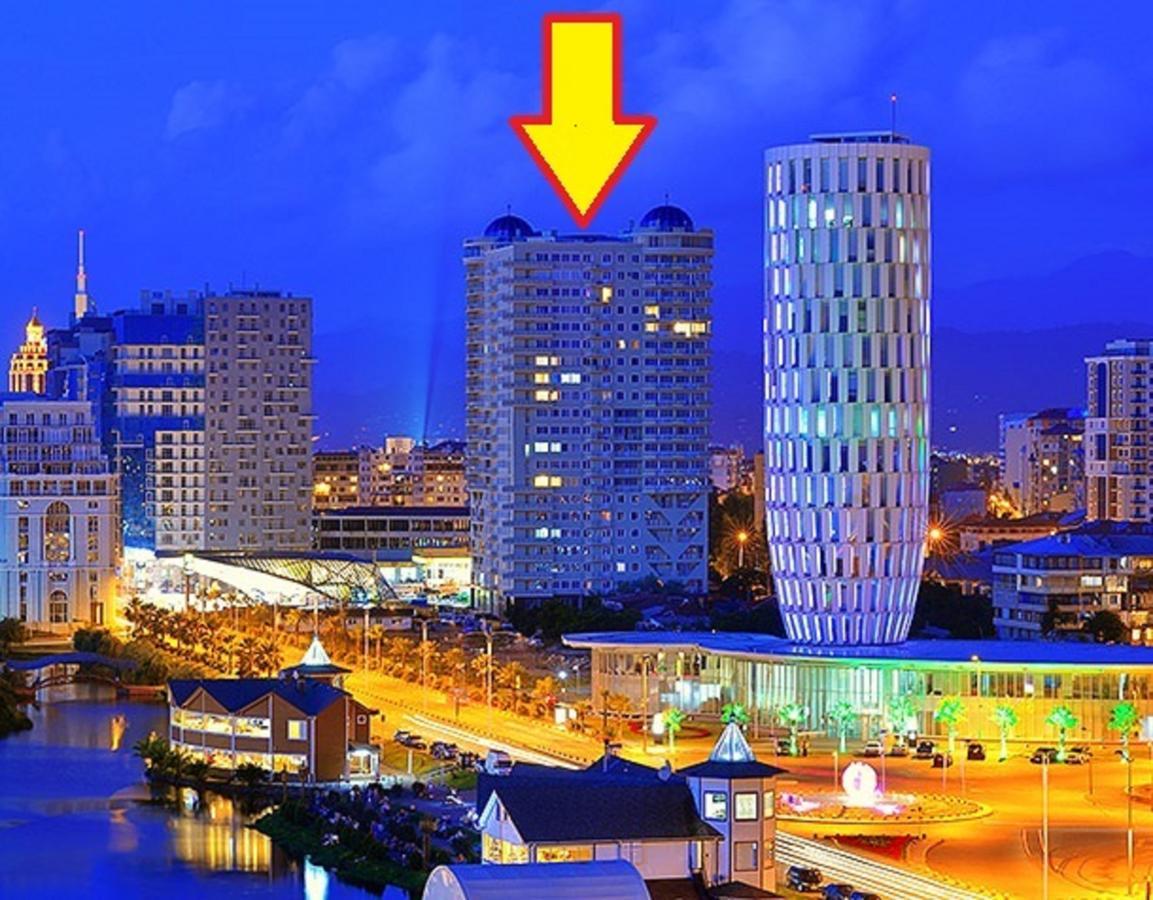 Apartment In Front Of Mcdonald'S Batumi Bagian luar foto