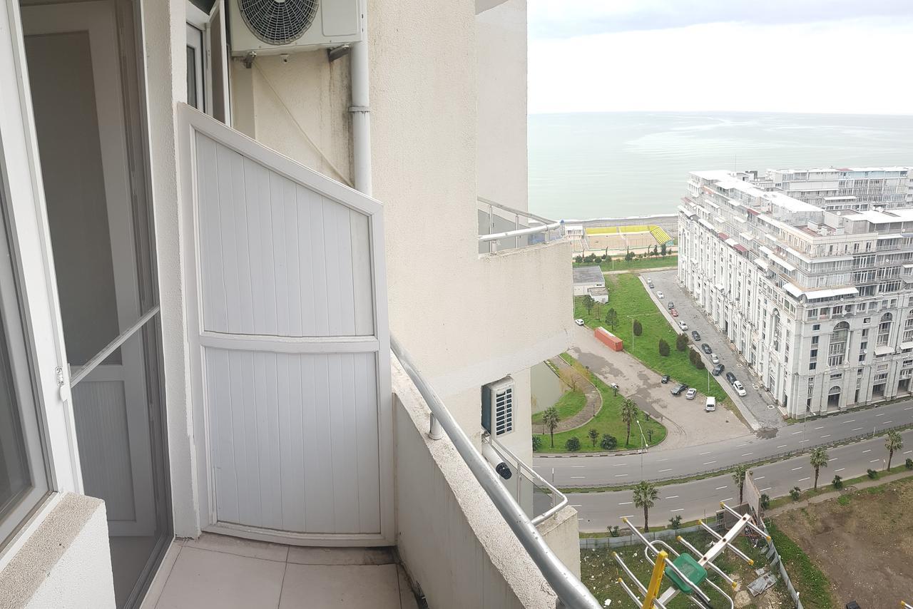 Apartment In Front Of Mcdonald'S Batumi Bagian luar foto