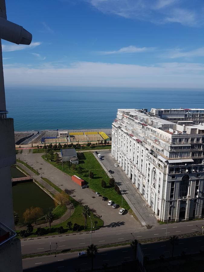 Apartment In Front Of Mcdonald'S Batumi Bagian luar foto