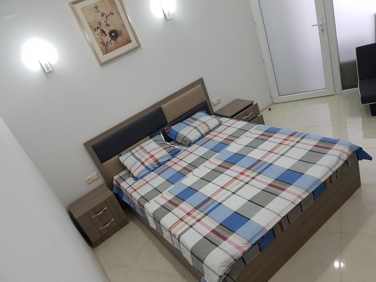 Apartment In Front Of Mcdonald'S Batumi Bagian luar foto