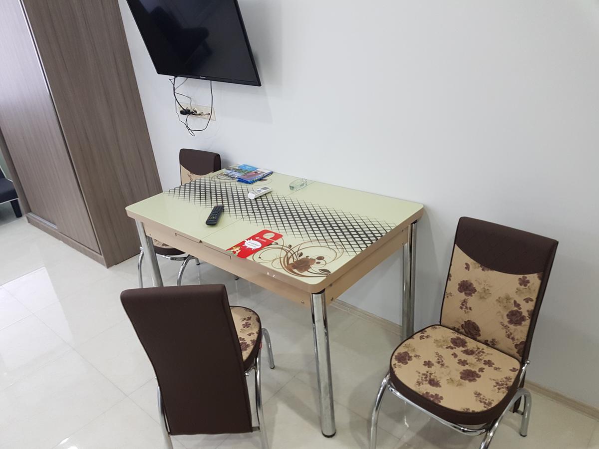 Apartment In Front Of Mcdonald'S Batumi Bagian luar foto