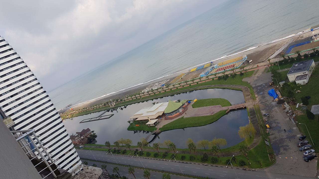 Apartment In Front Of Mcdonald'S Batumi Bagian luar foto