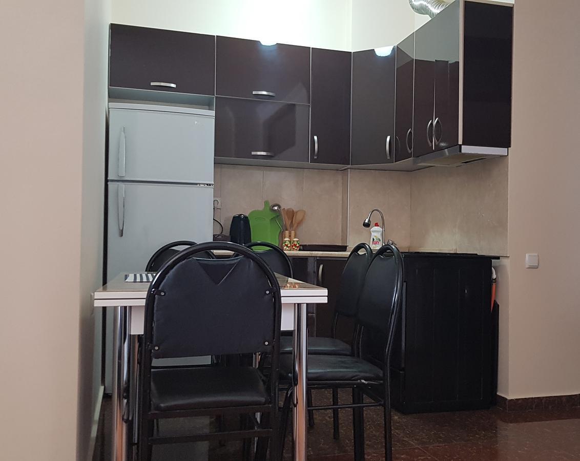 Apartment In Front Of Mcdonald'S Batumi Bagian luar foto