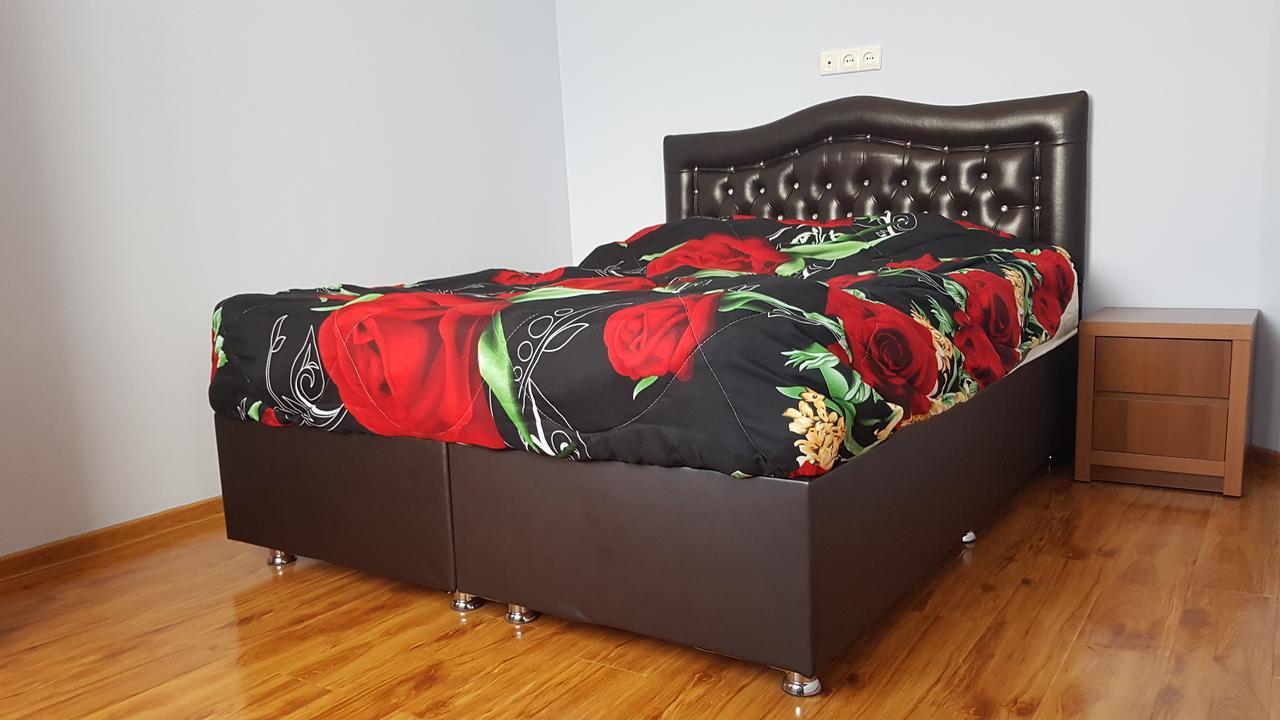 Apartment In Front Of Mcdonald'S Batumi Bagian luar foto