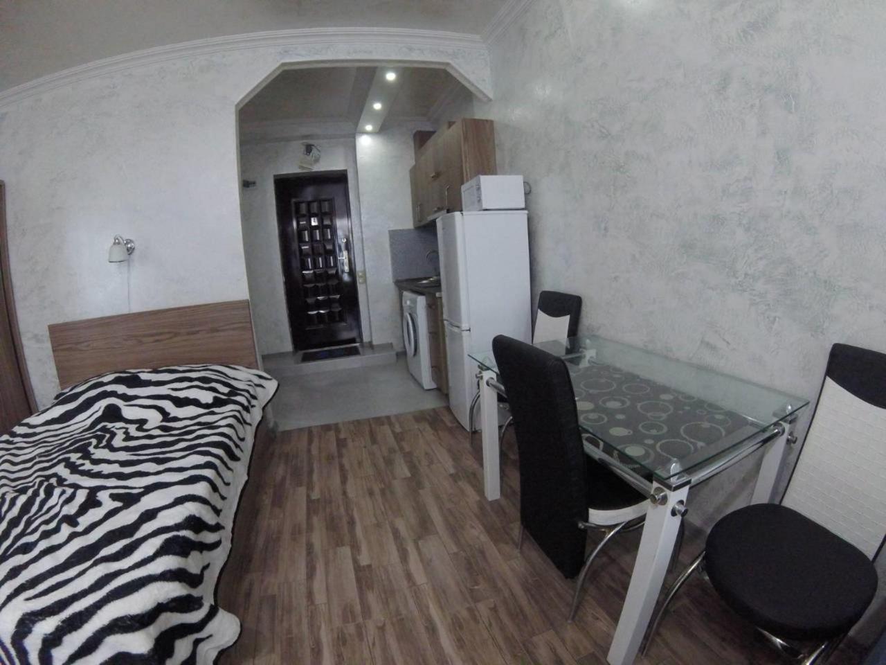 Apartment In Front Of Mcdonald'S Batumi Bagian luar foto