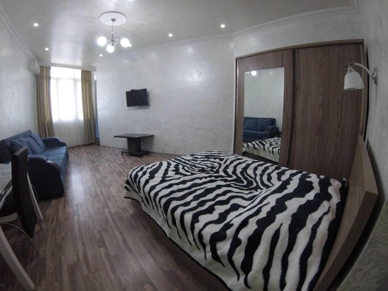 Apartment In Front Of Mcdonald'S Batumi Bagian luar foto