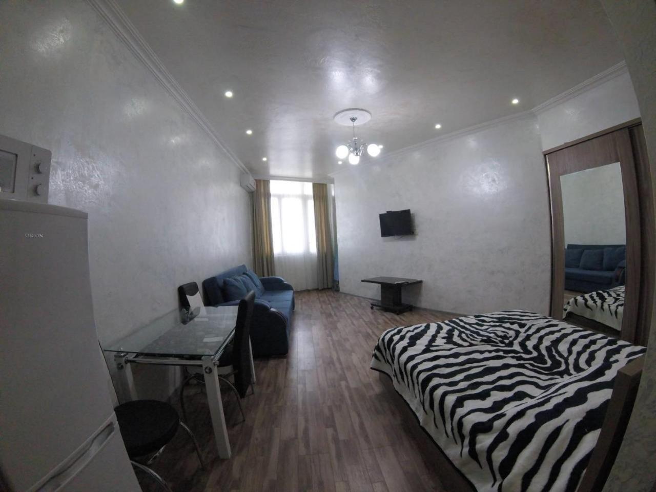 Apartment In Front Of Mcdonald'S Batumi Bagian luar foto