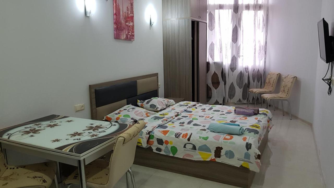 Apartment In Front Of Mcdonald'S Batumi Bagian luar foto